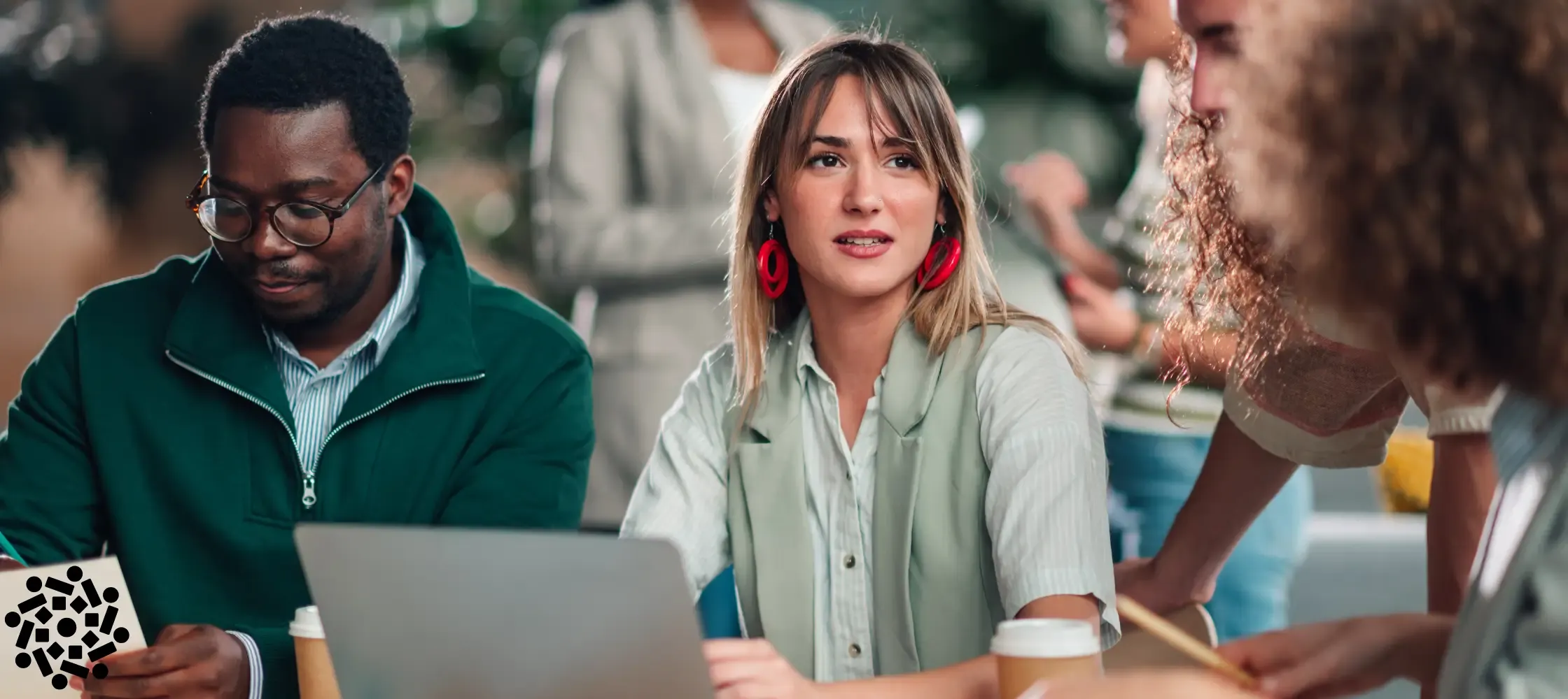 Grupo de jovens se reúne para prática de advocacy