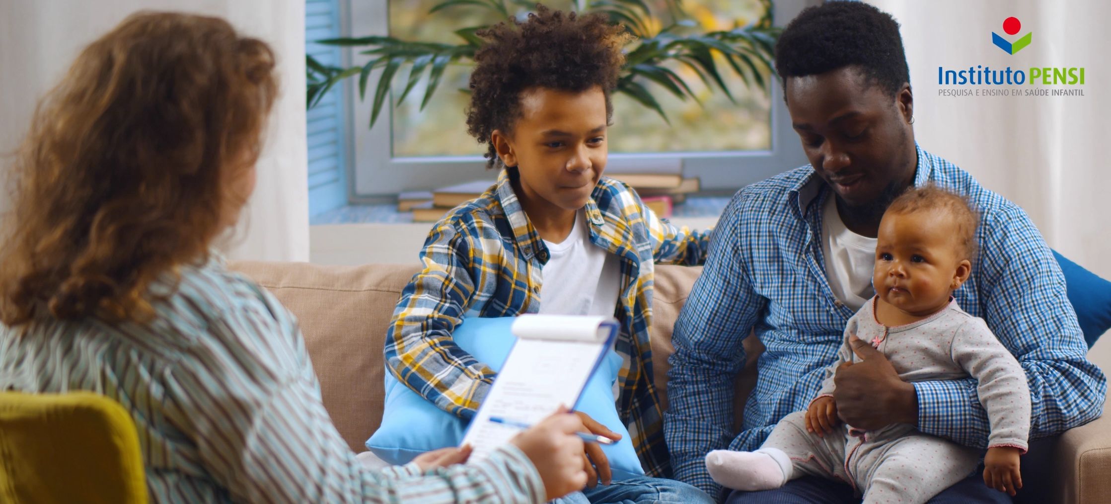 Ensinando os pais para melhorar o desenvolvimento de crianças carentes