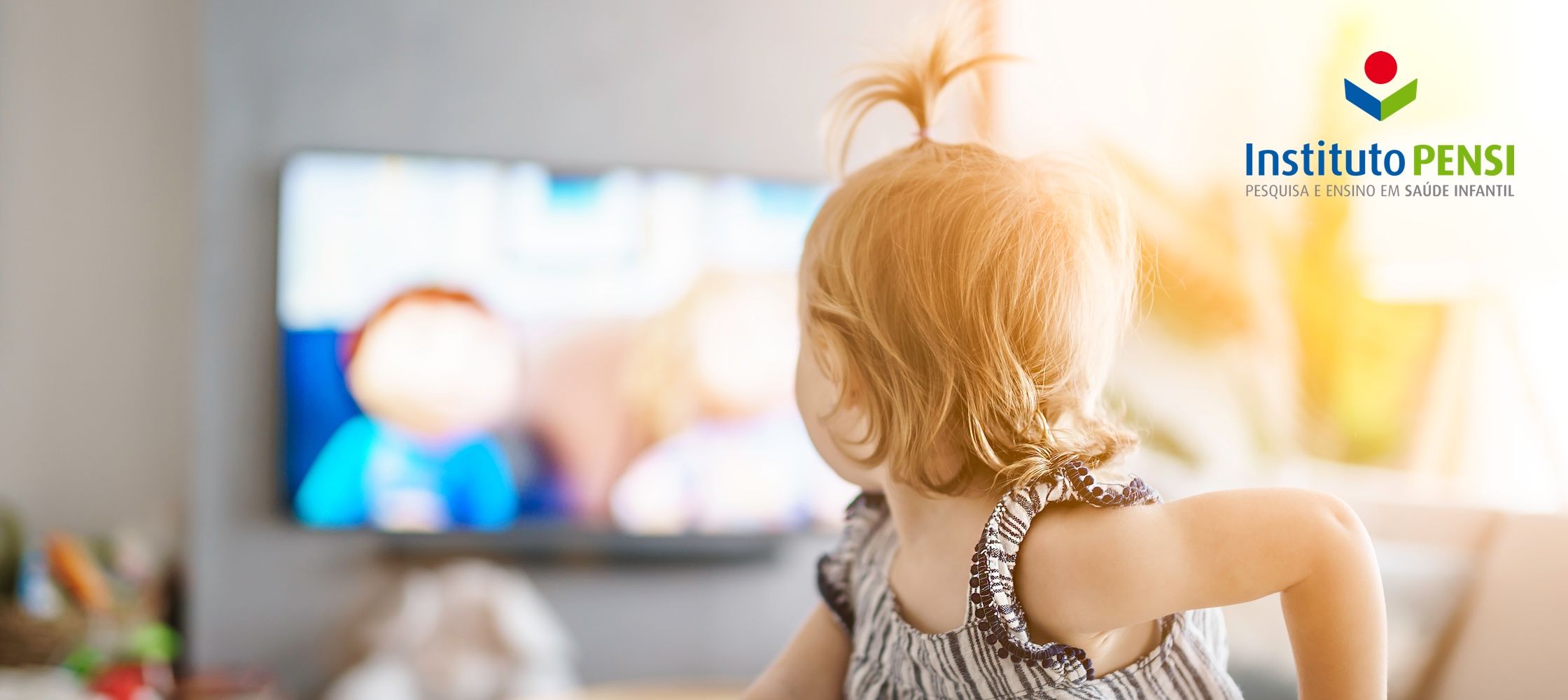 Menos TV: bebês e crianças devem aprender com brincadeiras