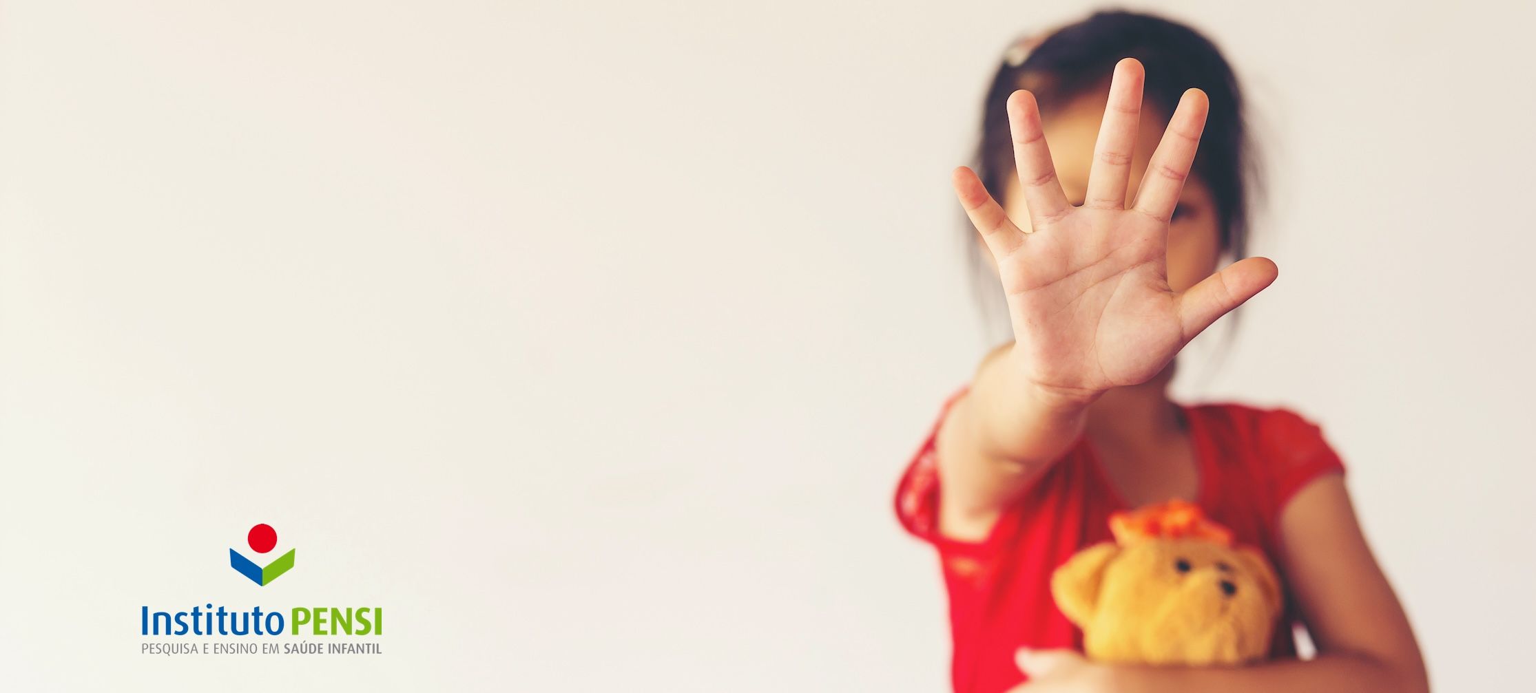 Crianças podem sofrer maus tratos dentro de casa