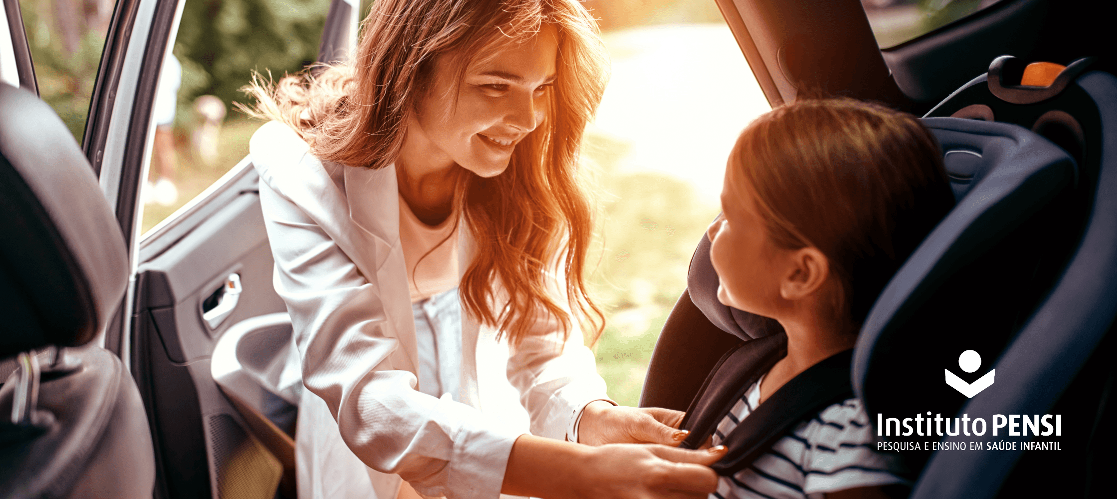 Andando com crianças no carro: cadeirinha, cinto de segurança e airbag - informações para famílias