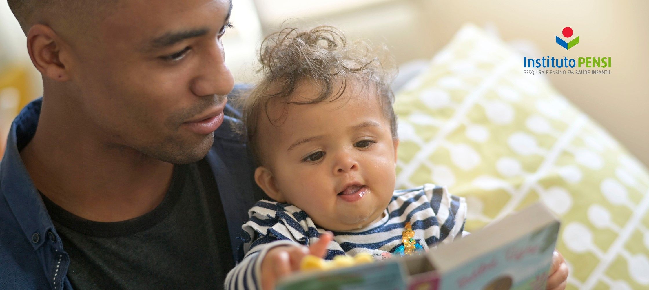 Além da alfabetização: leitura compartilhada desde o nascimento oferece benefícios ao longo da vida