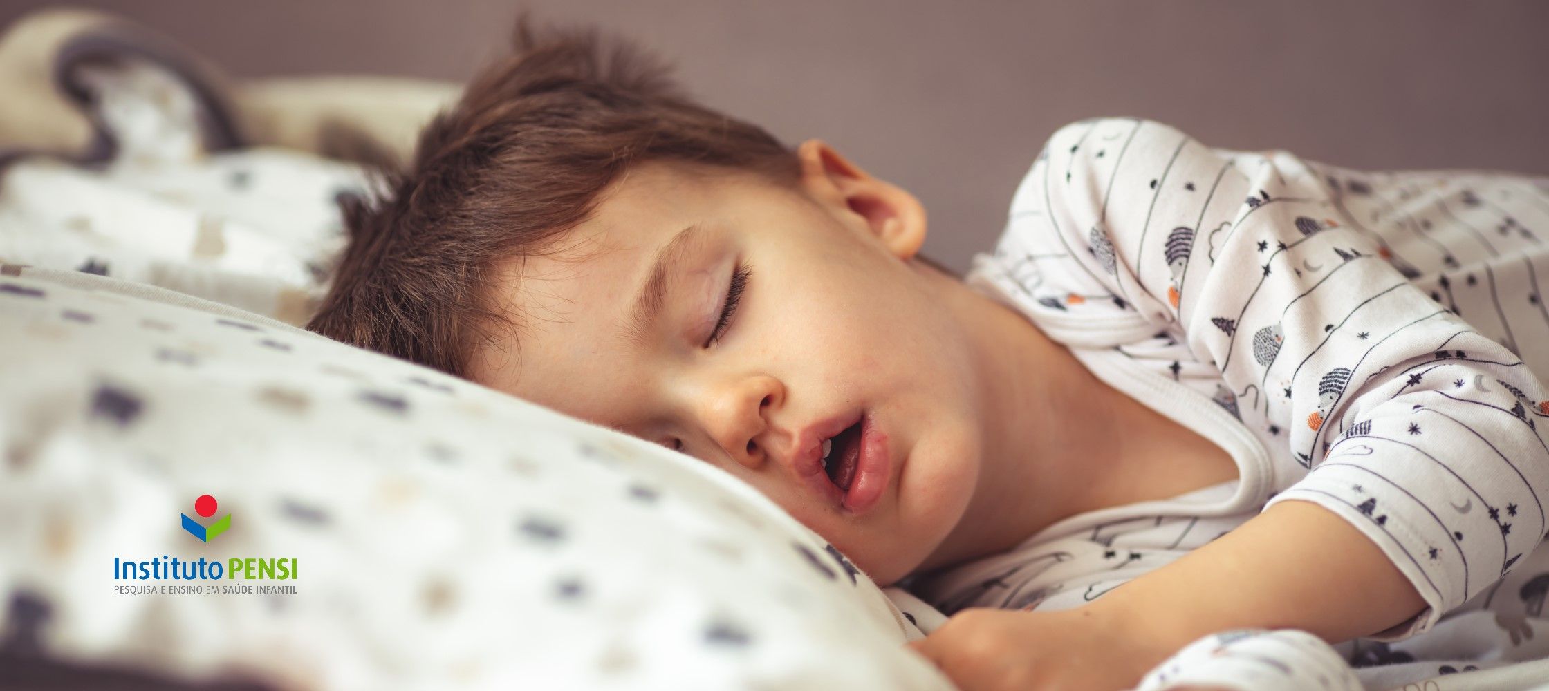 Meu bebê está com o nariz entupido: como posso ajudá-lo a dormir com segurança?
