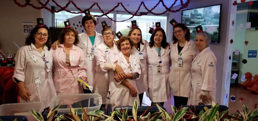 “A gente não dá metade do que a gente ganha. Eu amo ser voluntária”